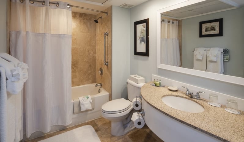 Tradewinds Island Grand - Tropical One Bedroom Suite  Bathroom